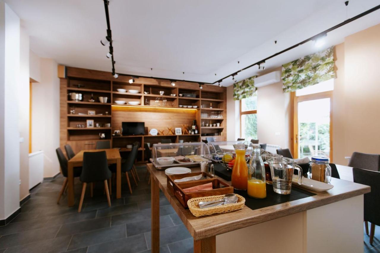Eper Apartman Szeged Buitenkant foto