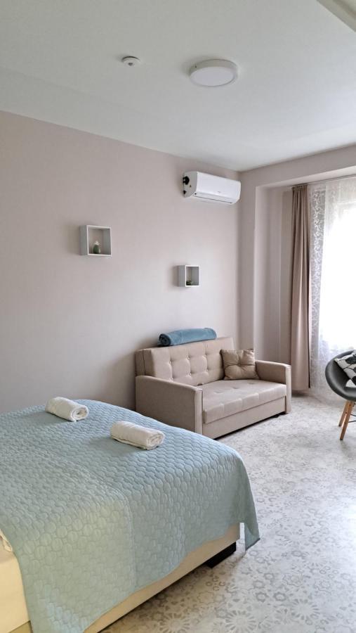 Eper Apartman Szeged Buitenkant foto